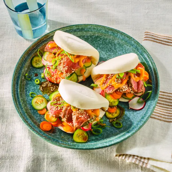 Bao buns met beef tataki