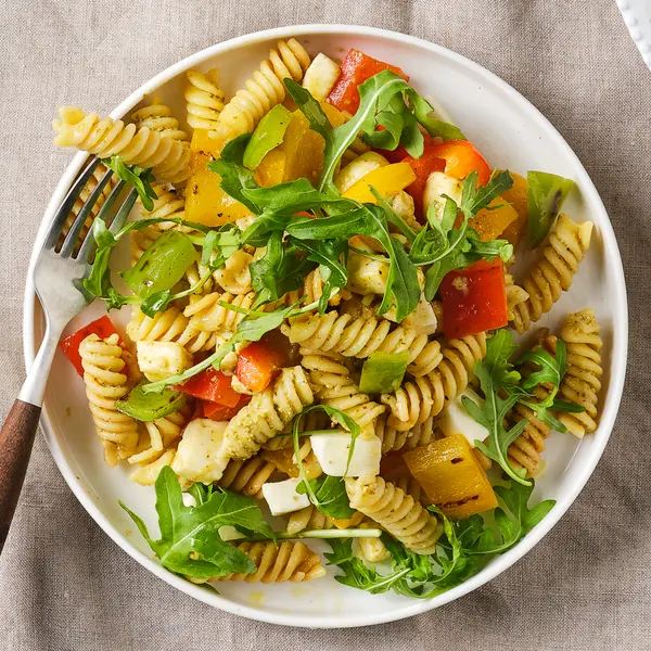 Pastasalade mozzarella-pesto