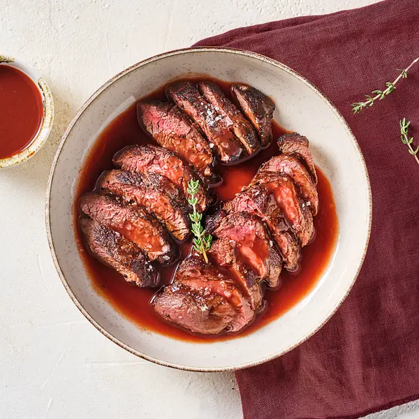Hertenbiefstuk met rode-wijnsaus