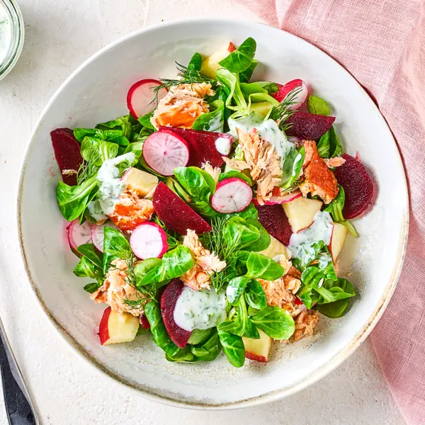 Snelle zalmsalade met brood