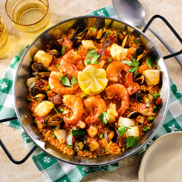 Klassieke zeevruchten paella