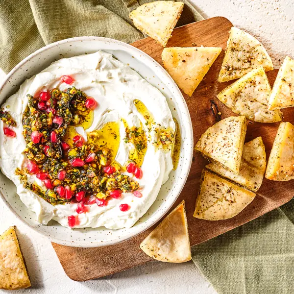 Labneh met pistache en granaatappelpitjes