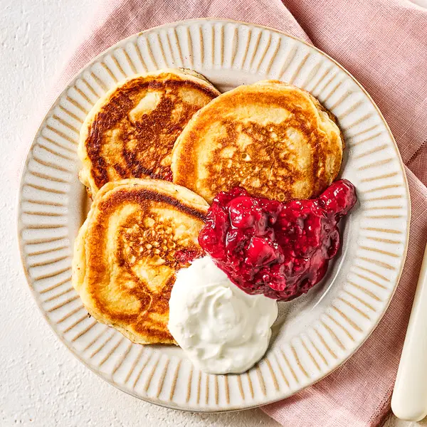 American pancakes met bessencompote