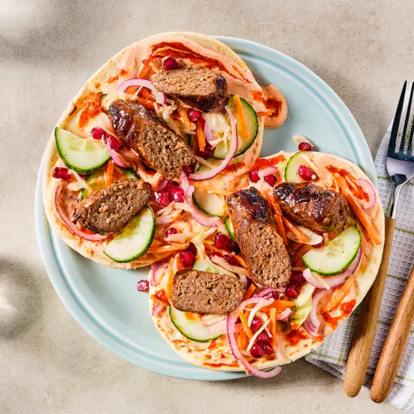 Flatbread met kebab en harissa-yoghurt