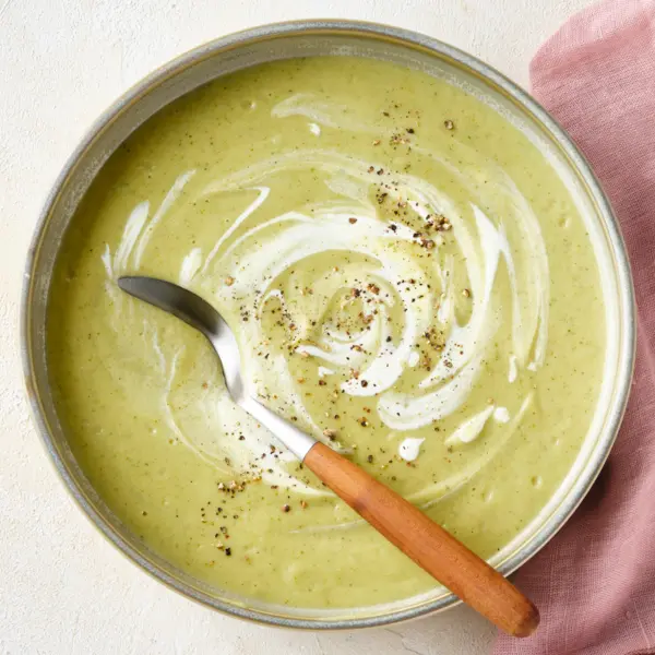 Romige broccoli-bloemkoolsoep