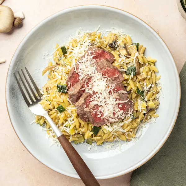 Paddenstoelen-orzo met biefstuk