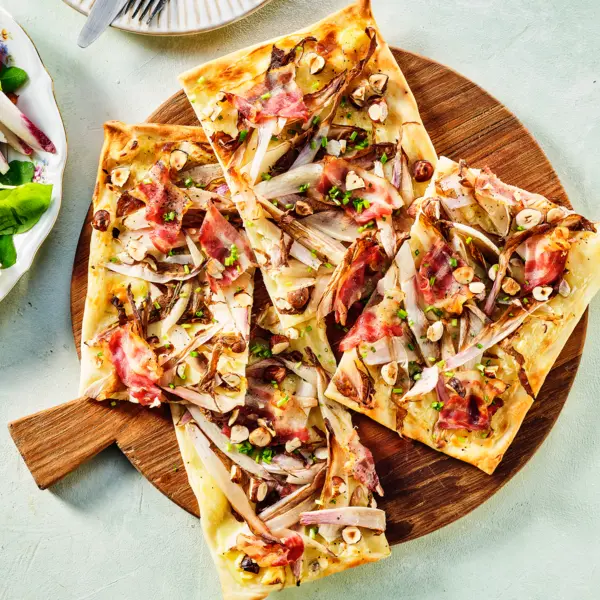 Flammkuchen met spek en roodlof