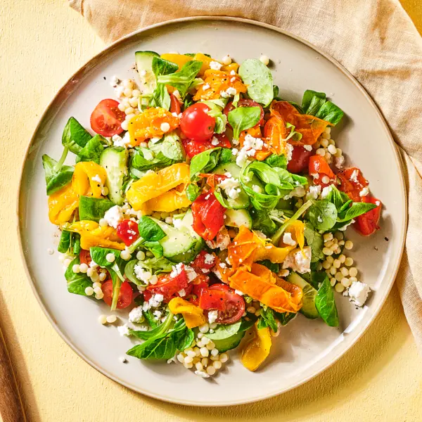 Salade met gepofte puntpaprika en feta