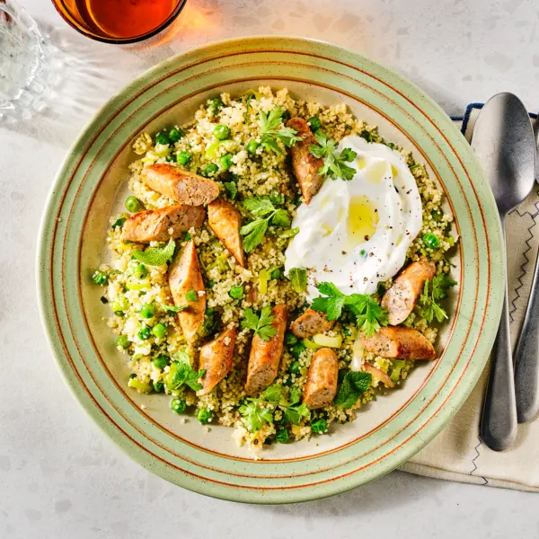 Kruidige couscous met kipworstjes