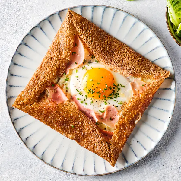 Bretonse galette met ham, kaas en ei