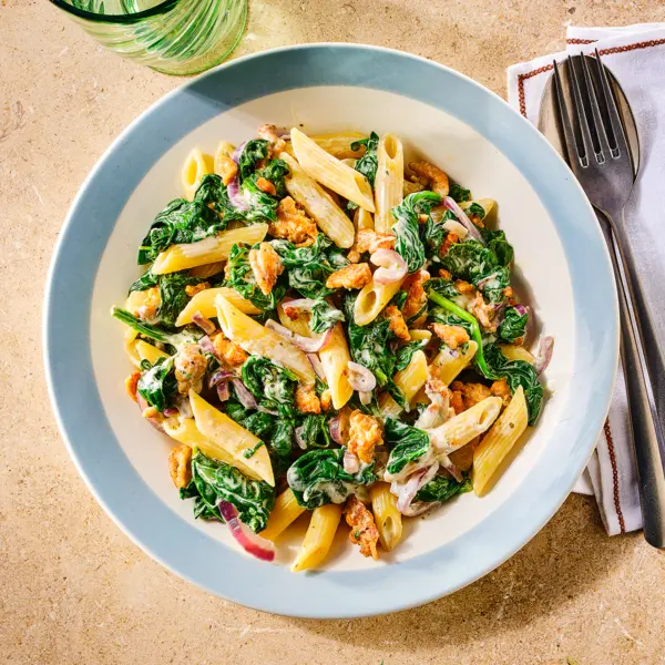 Penne met romige spinazie en kipgehakt