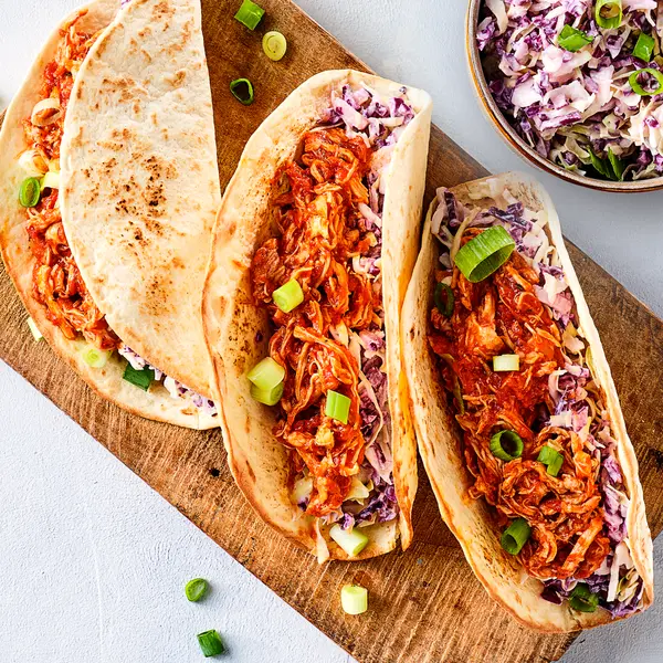 Pulled chicken wraps met koolsla