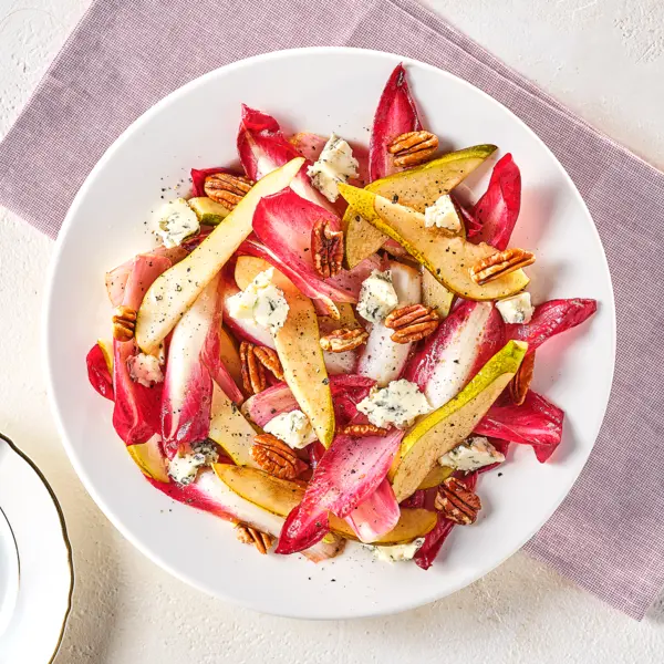 Salade met peer, roodlof en gorgonzola