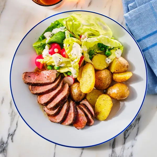 Lamsfilet met krieltjes en frisse salade