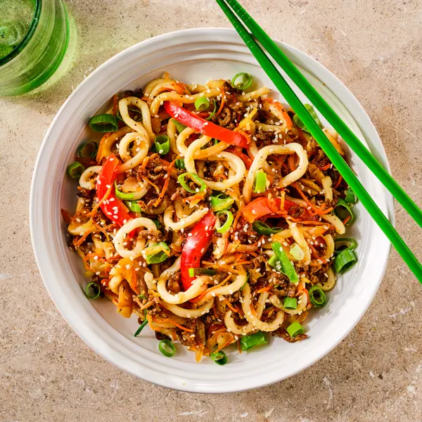 Eenpans yaki udon met rundergehakt