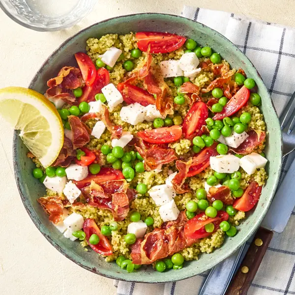 Couscoussalade met pesto en mozzarella