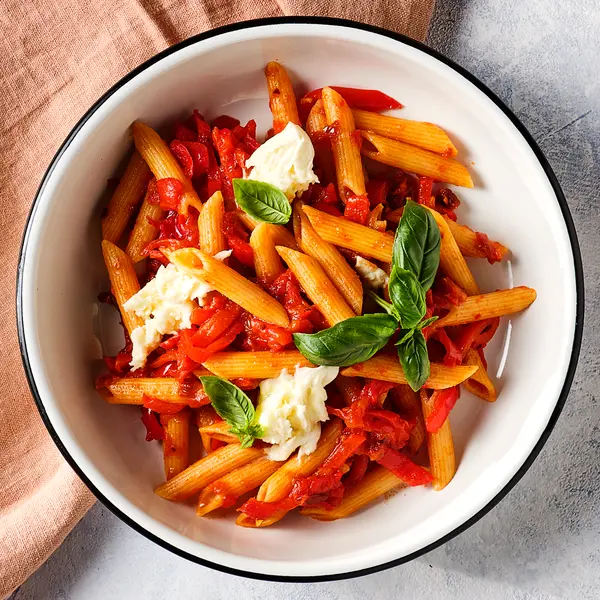 Penne met tomaat en mozzarella
