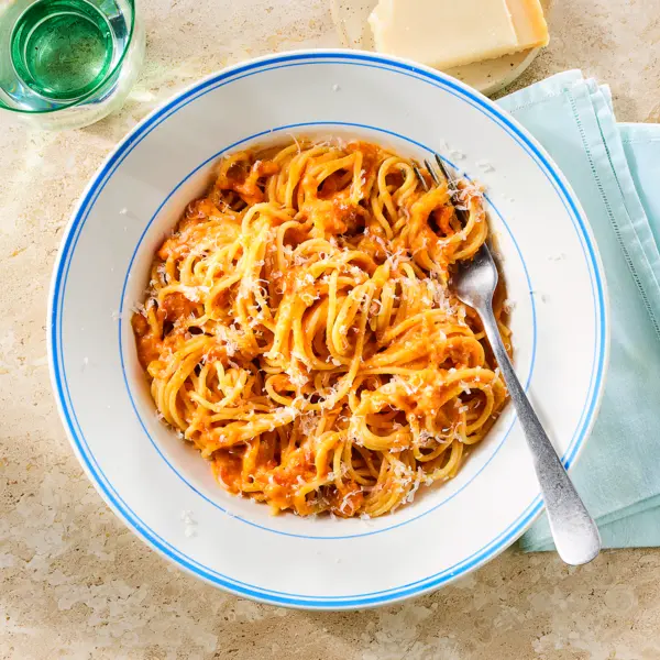 Geroosterde San Marzano-tomatensaus met verse spaghetti