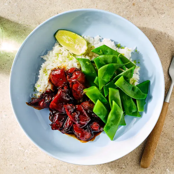 Kip-ketjap met kokosrijst en snijbonen