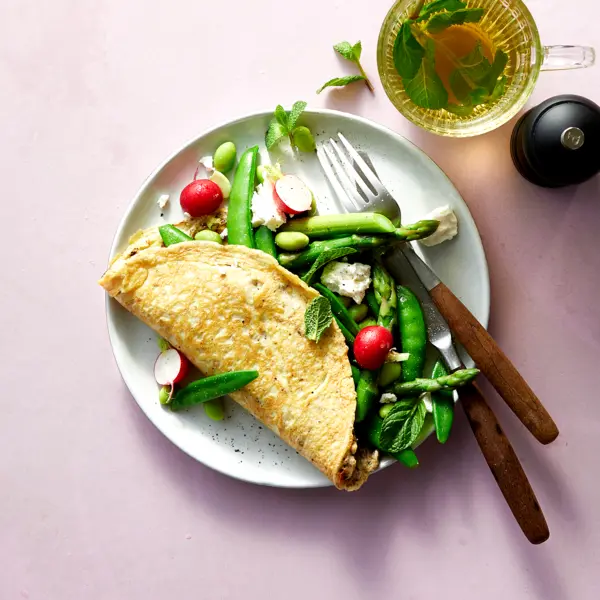 Eiwrap met voorjaarsgroenten