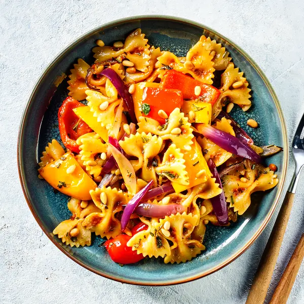 Romige farfalle met gegrilde groenten