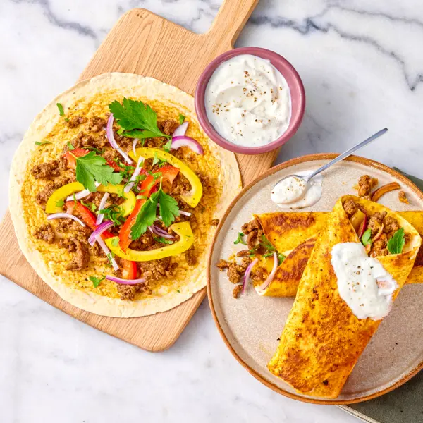 Crispy shawarma-gehakt wraps met knoflooksaus