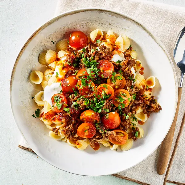 Turkse-stijl pasta met gehakt
