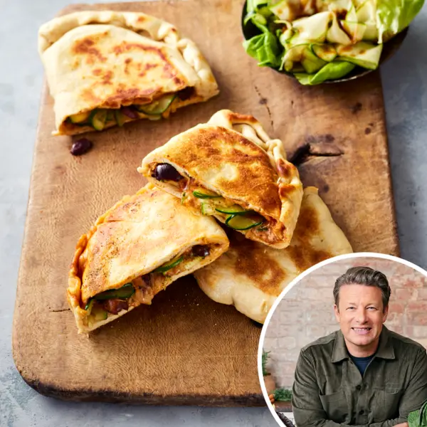 Snelle calzones met courgette en olijven