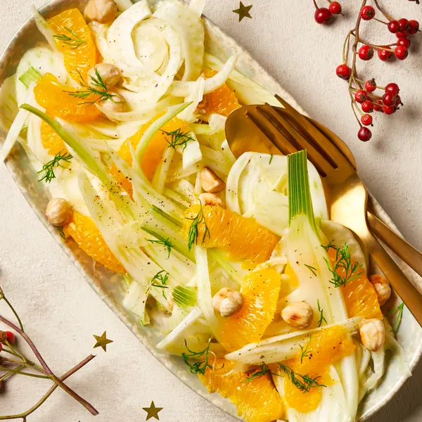 Knapperige venkelsalade met sinaasappel en hazelnoot