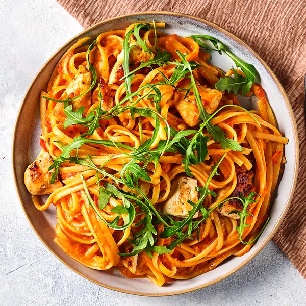 Linguine met kip in romige paprikasaus