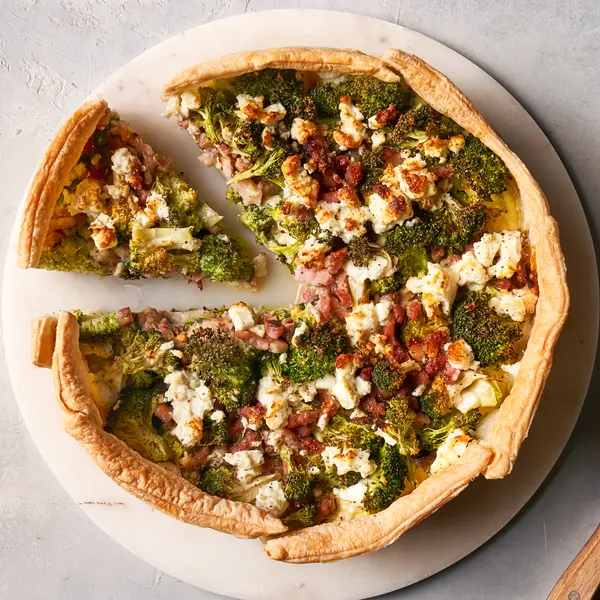Quiche met broccoli, spekjes en feta
