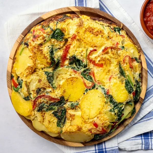 Groentetortilla met salsa brava