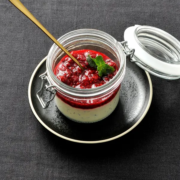 Panna cotta met maanzaad