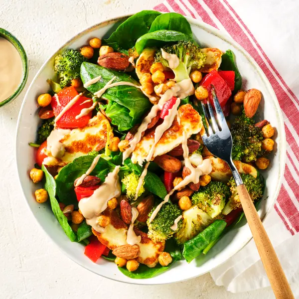 Salade met geroosterde groenten en halloumi