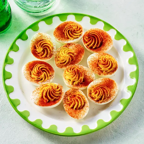 Gevulde eieren met kerrie en paprikapoeder