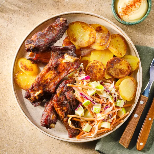 Snelle spareribs met coleslaw en aardappeltjes