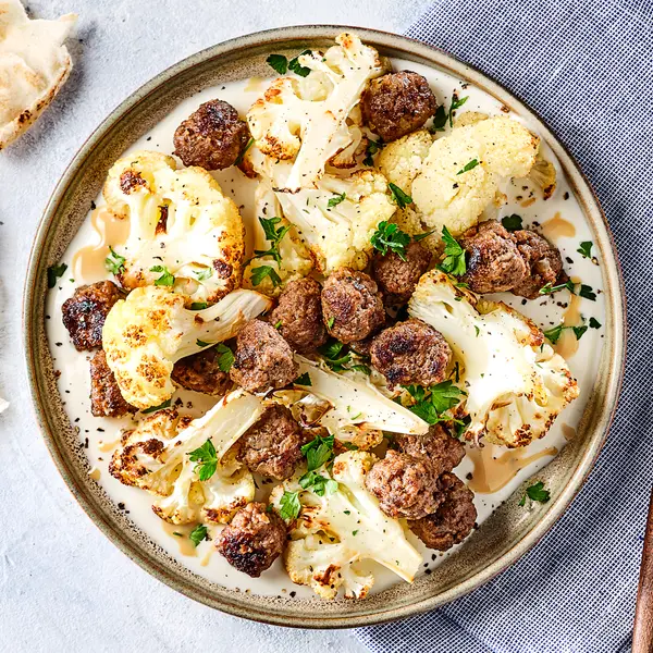 Marokkaanse gehaktballetjes met tahiniyoghurt