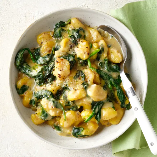 Eenpansgnocchi met spinazie-gorgonzolasaus