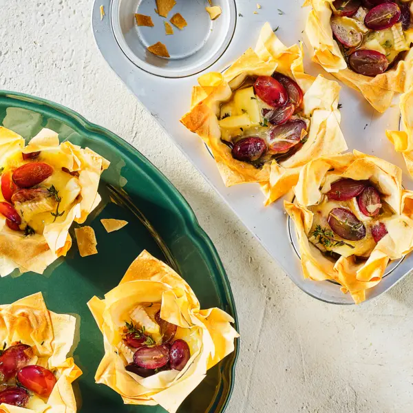 Filodeeghapjes met brie, appel en druiven