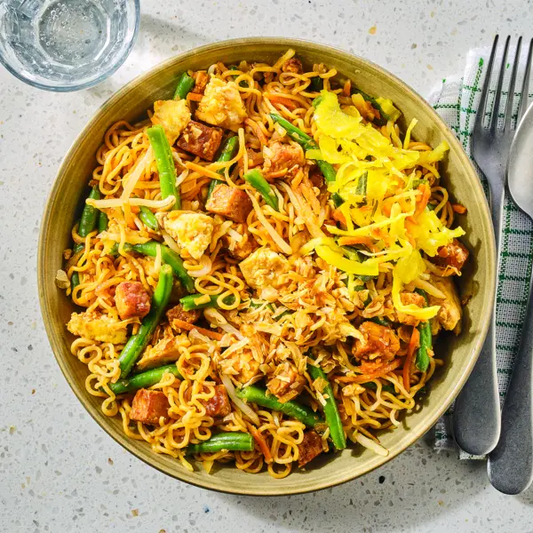 Bami met ketjap-tempeh en ei