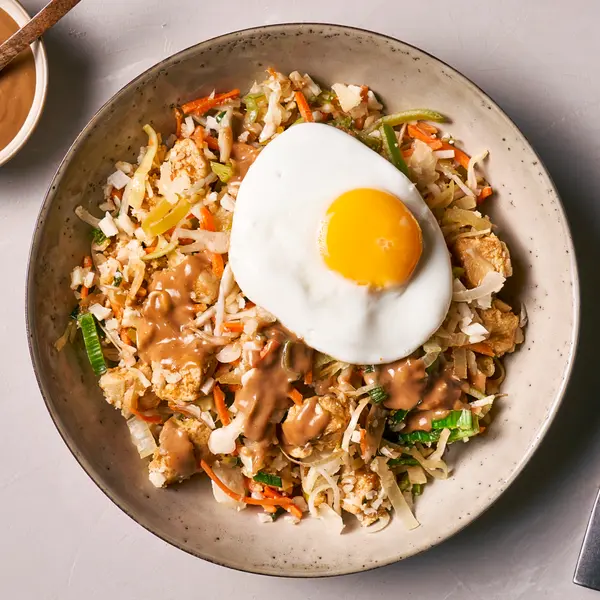 Bloemkoolrijst 'nasi goreng' met kip