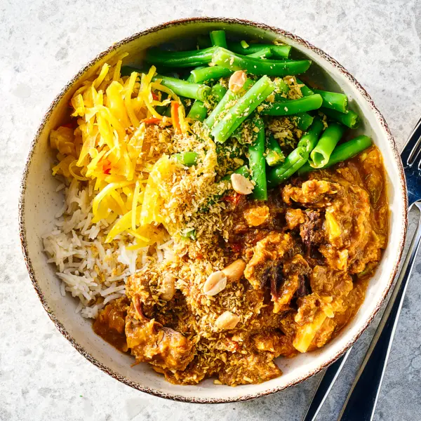 Snelle rendang met sperziebonen en atjar tjampoer