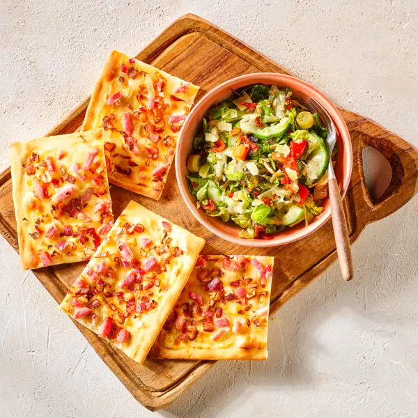 Snelle flammkuchen met salade