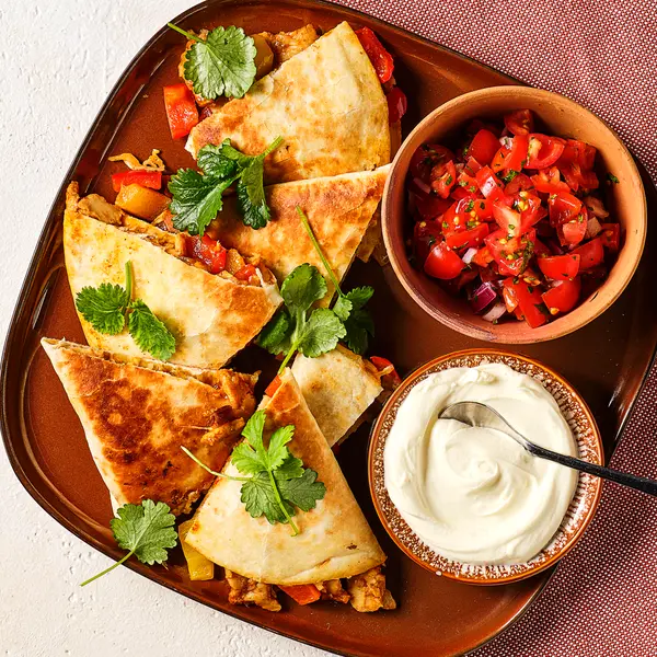 Quesadilla's met verse tomatensalsa