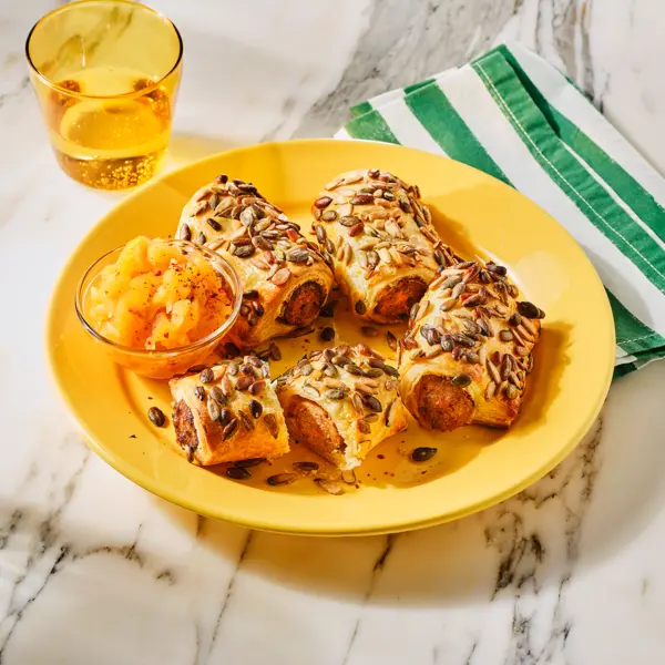 Seeded saucijzenbroodjes met appelsaus