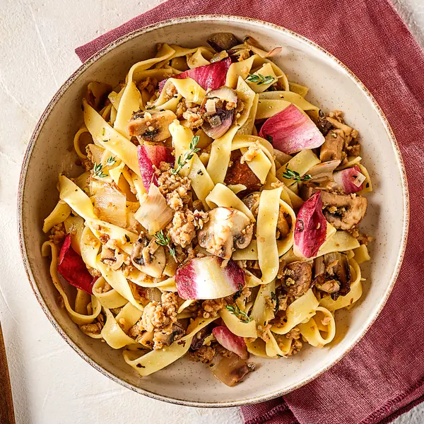 Pasta bianco met worst en roodlof