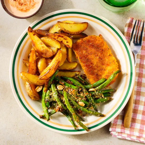 Satéschnitzels met seroendengboontjes met aardappeltjes