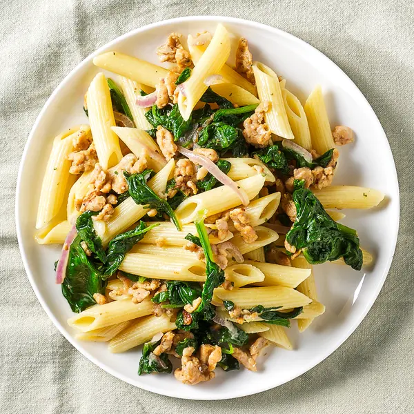 Penne met romige spinazie en kipgehakt
