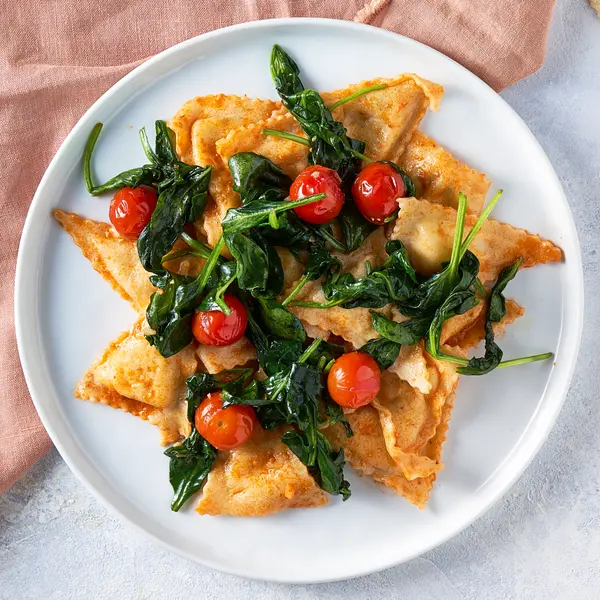 Prosciutto-ravioli met pesto