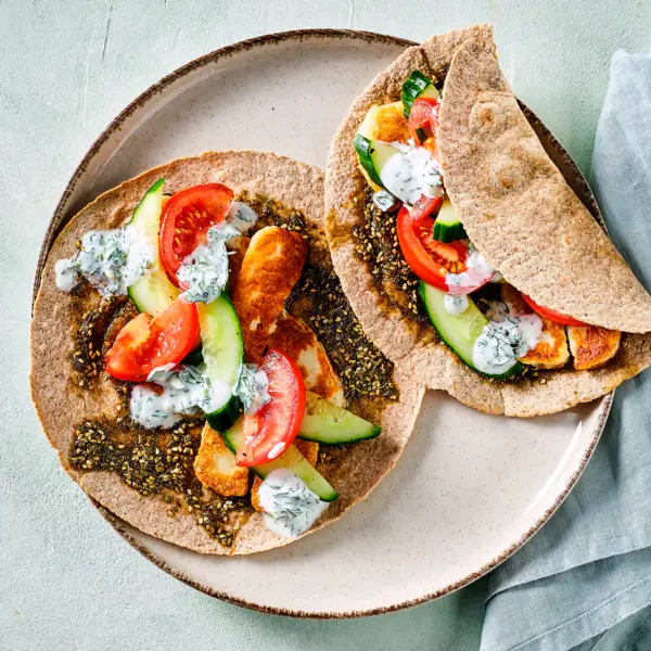 Bloemkooltortilla's met za'atar, halloumi en sappige groenten